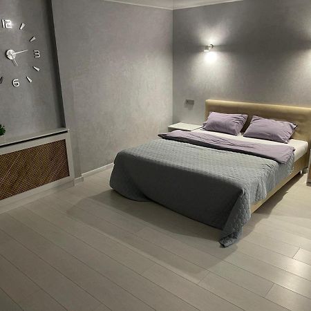 Apartcenter Люкс В Центре Гагарина Автовокзал クルィヴィーイ・リーフ エクステリア 写真